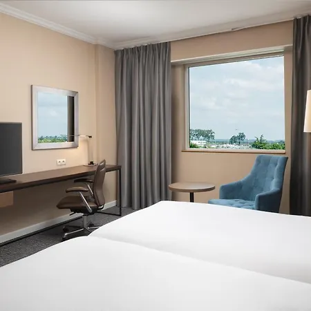 Hotell Hilton Paris Charles De Gaulle Airport 4*