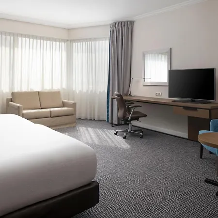 Hilton Paris Charles De Gaulle Airport Hotel 4*