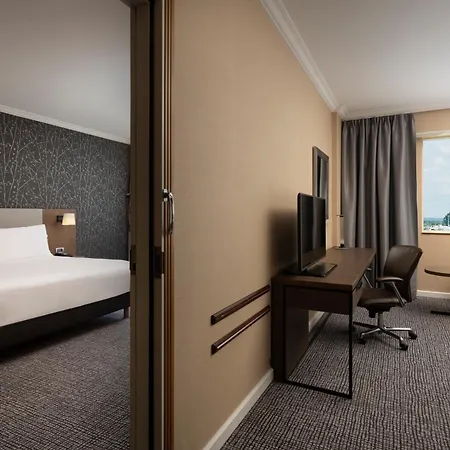 Hilton Paris Charles De Gaulle Airport 4*
