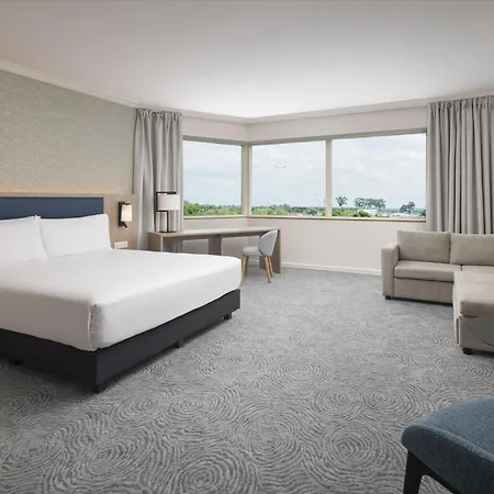 Hilton Paris Charles De Gaulle Airport 4*