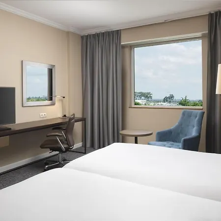 Hilton Paris Charles De Gaulle Airport 4* Le Mesnil-Amelot