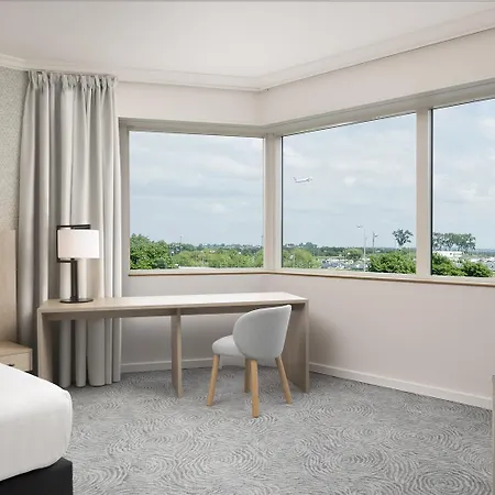 Hilton Paris Charles De Gaulle Airport 4*