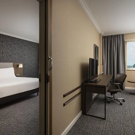 Hilton Paris Charles De Gaulle Airport Hotel 4*