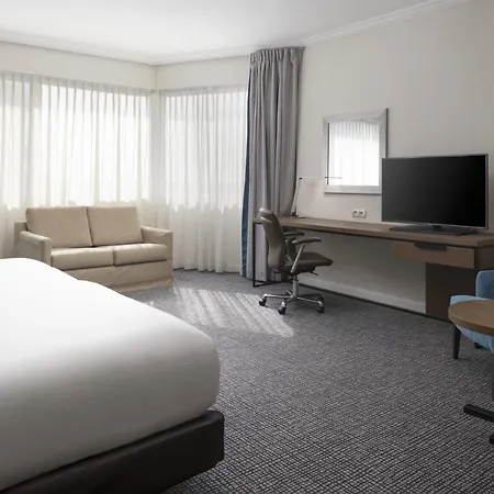 Hotel Hilton Paris Charles De Gaulle Airport 4*
