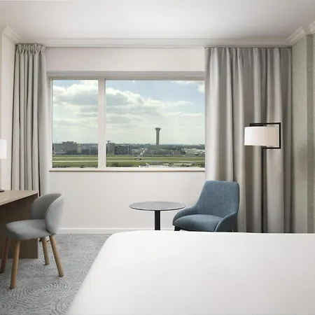 Hotel Hilton Paris Charles De Gaulle Airport 4*