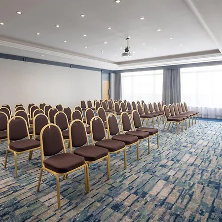 Hilton Paris Charles De Gaulle Airport 4*
