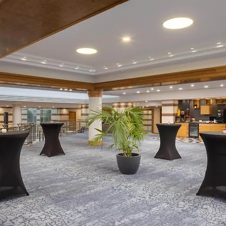 Hotel Hilton Paris Charles De Gaulle Airport 4*
