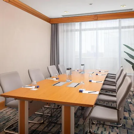 Hilton Paris Charles De Gaulle Airport Hotel 4*