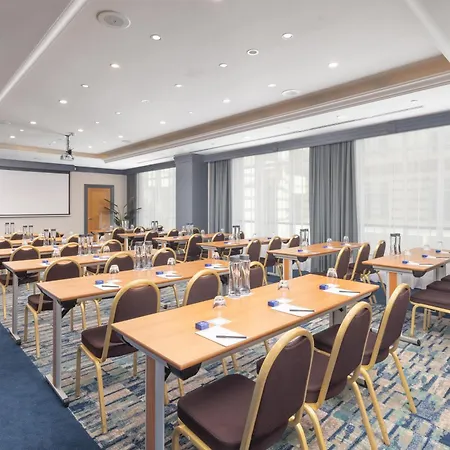 Hotell Hilton Paris Charles De Gaulle Airport 4*