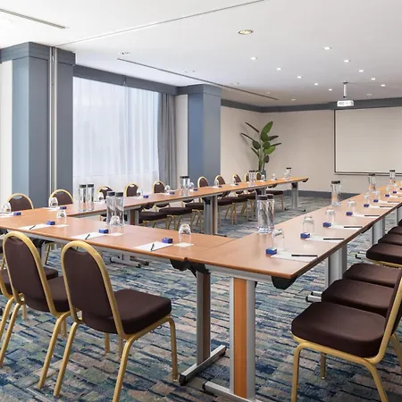 Hilton Paris Charles De Gaulle Airport 4*