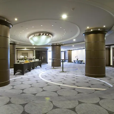 Hilton Paris Charles De Gaulle Airport 4*