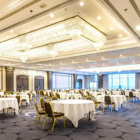 Hilton Paris Charles De Gaulle Airport 4*