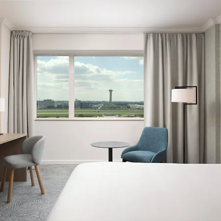 Hilton Paris Charles De Gaulle Airport 4*