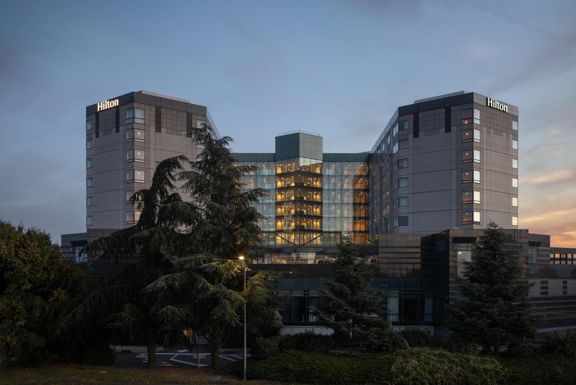 Hotel Hilton Paris Charles De Gaulle Airport Le Mesnil-Amelot, France -  book now, 2026 prices