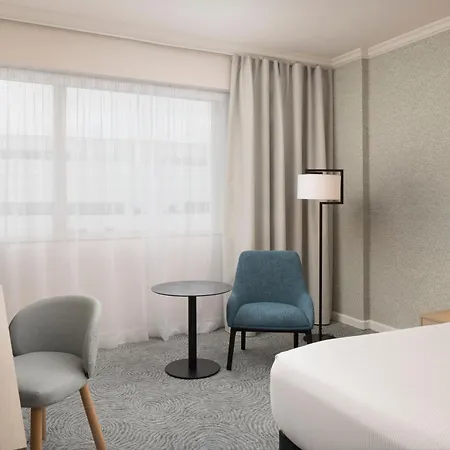 Hilton Paris Charles De Gaulle Airport 4*
